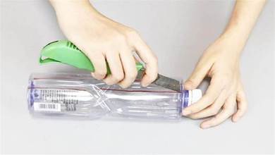 廢塑膠瓶不要扔，簡單切兩刀放冰箱，一年能省下好幾百，真的實用
