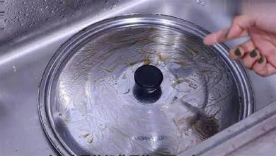 「鍋蓋」每天洗，還是滿是油漬？學會一招，不用清潔劑反而更乾淨