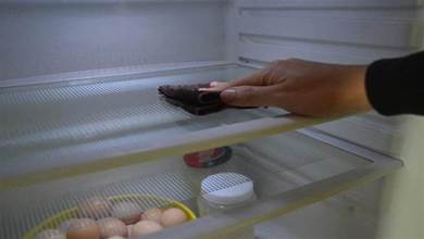 冰箱髒了不可用水擦，教你一個訣竅，冰箱汙漬細菌全去除，真受用！