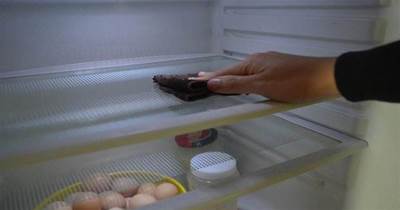 冰箱髒了不可用水擦，教你一個訣竅，冰箱汙漬細菌全去除，真受用！