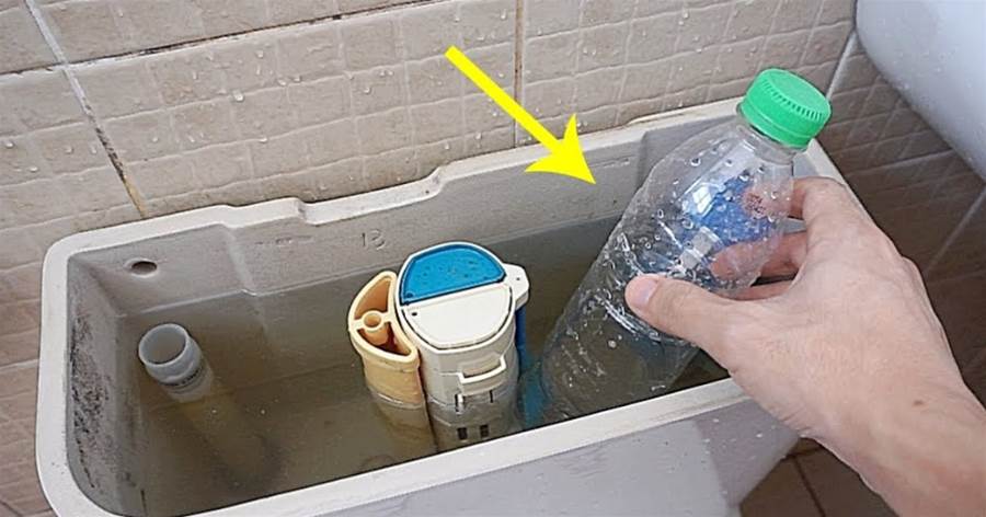 馬桶水箱裡放一個塑料瓶！半年不洗馬桶，馬桶不發黃、不發臭！太好用了！