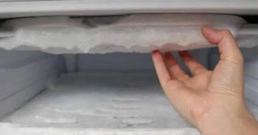 冰箱結冰太厚不用鏟，教你一招，幾分鐘冰塊就能快速去除